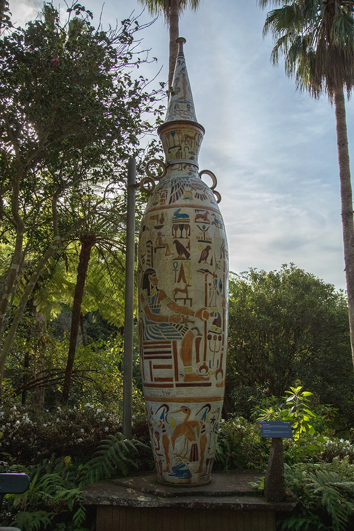 Kleopatran vaasi on Guinnesin ennätysten kirjassa maailman korkein ruukku.